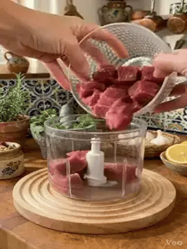 Mini Picador Portátil Eléctrico: Tus Alimentos a Tiempo, Tu Cocina Limpia