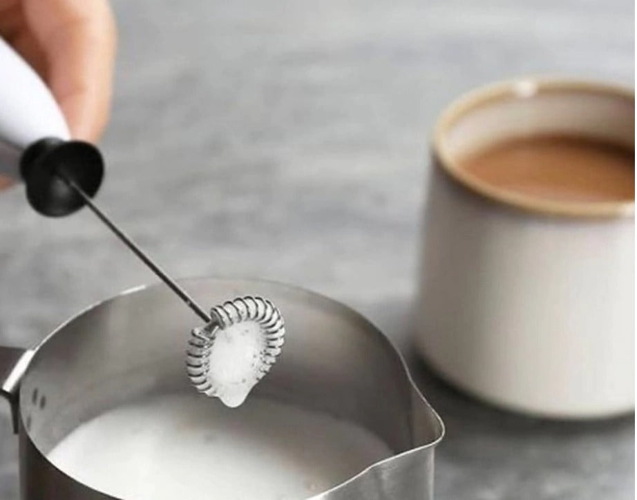 Espumador Multifuncional Inalámbrico: El Secreto para un Café Nivel Barista y Recetas Perfectas en Segundos.
